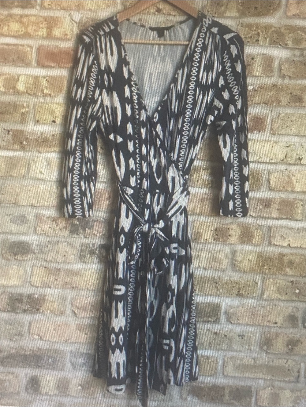 Banana Republic Black & Cream Geo-Pattern Long Sleeve Wrap Dress